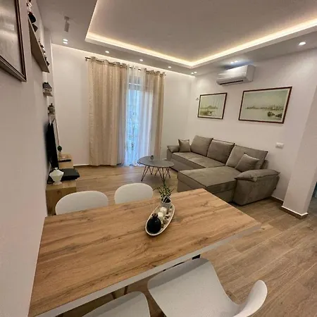 Elmazaj Apartament * Vlorë